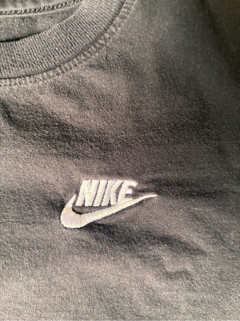 Nike The Nike Tee Size Youth Large (10-12)
Black Embroidered Logo T-
Shirt